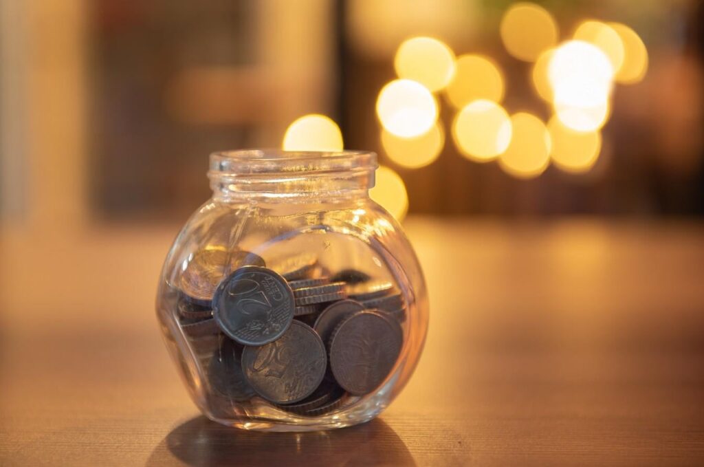 Plum: 37% of Greeks do not save - over half of them run out before the month is over