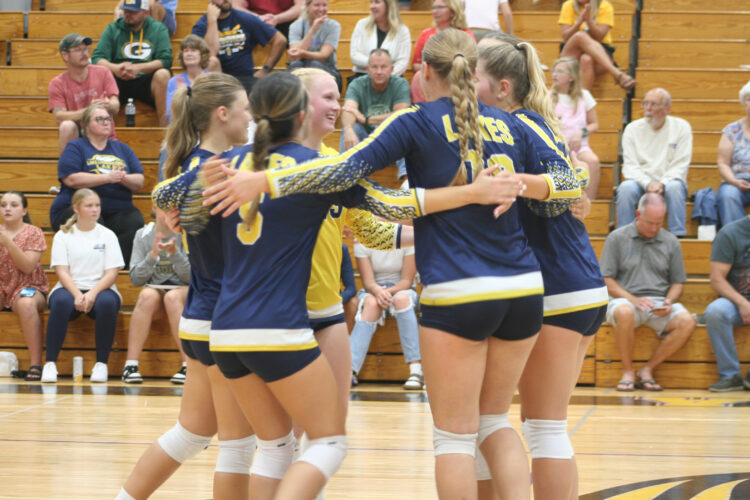 Lakes volleyball sinks Vikings, 3-2 | News, Sports, Jobs