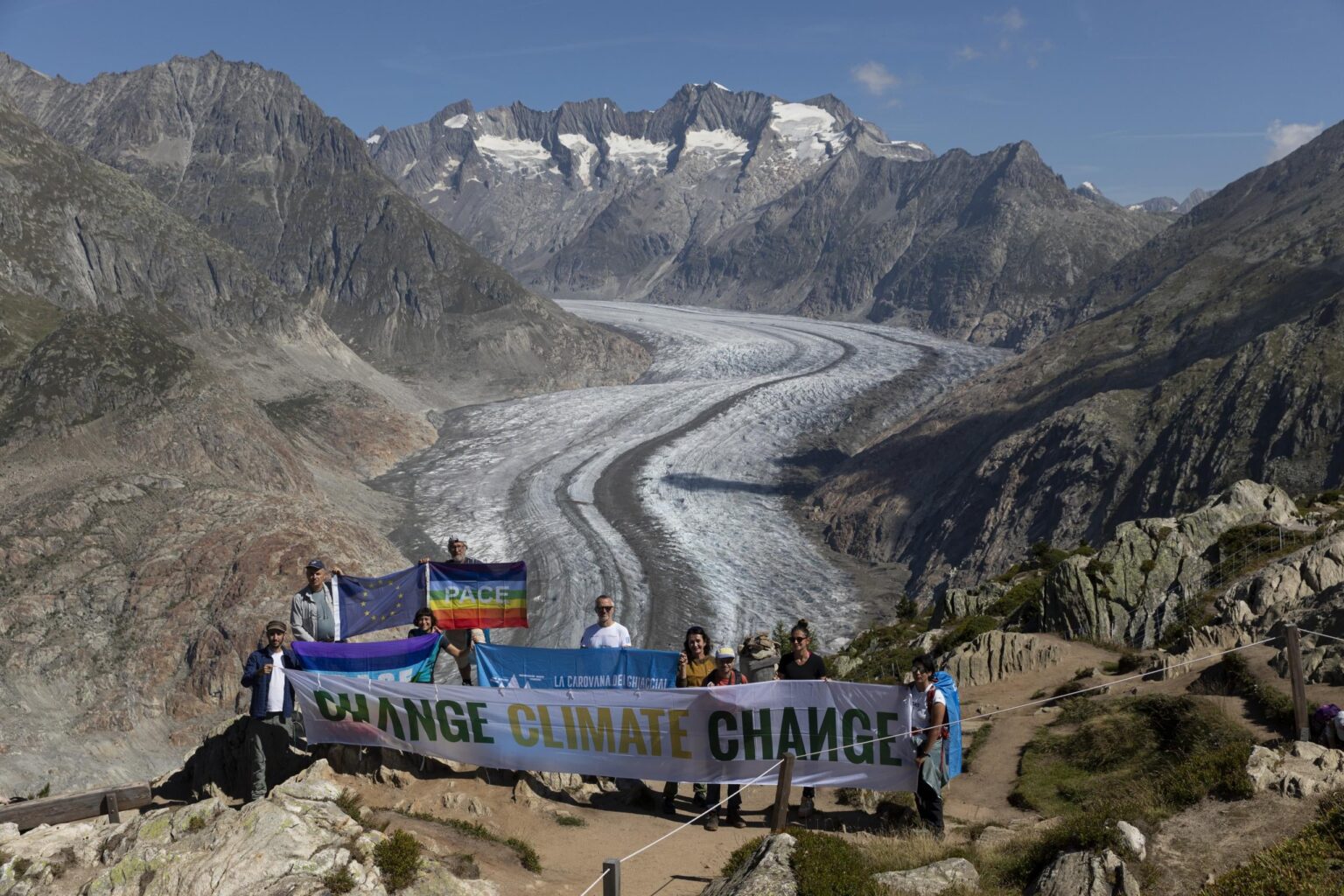 In 60 years he lost a glacial area of over 170 km2 on the Italian Alps, equal to the surface of Lake Como In 60 years he lost a glacial area of over 170 km2 on the Italian Alps, equal to the surface of Lake Como