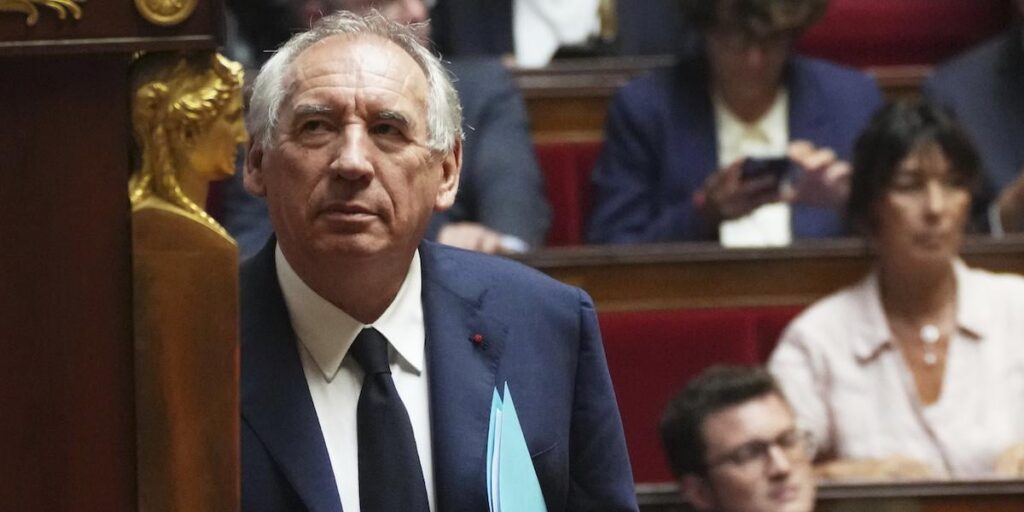 The French government has fallen (again)