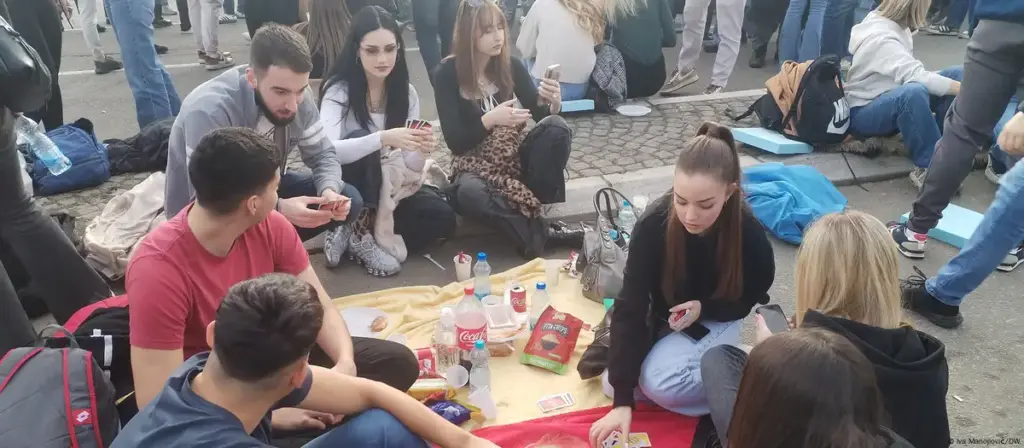 DW: What do young people in Serbia think about the EU?