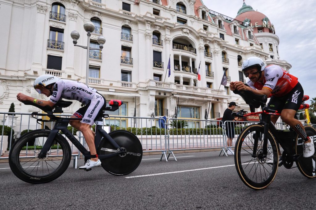 Kieran Lindars (left) was forced to drop out on the bike leg after feeling sick. Pic credit: Ryan Sosna-Bowd
