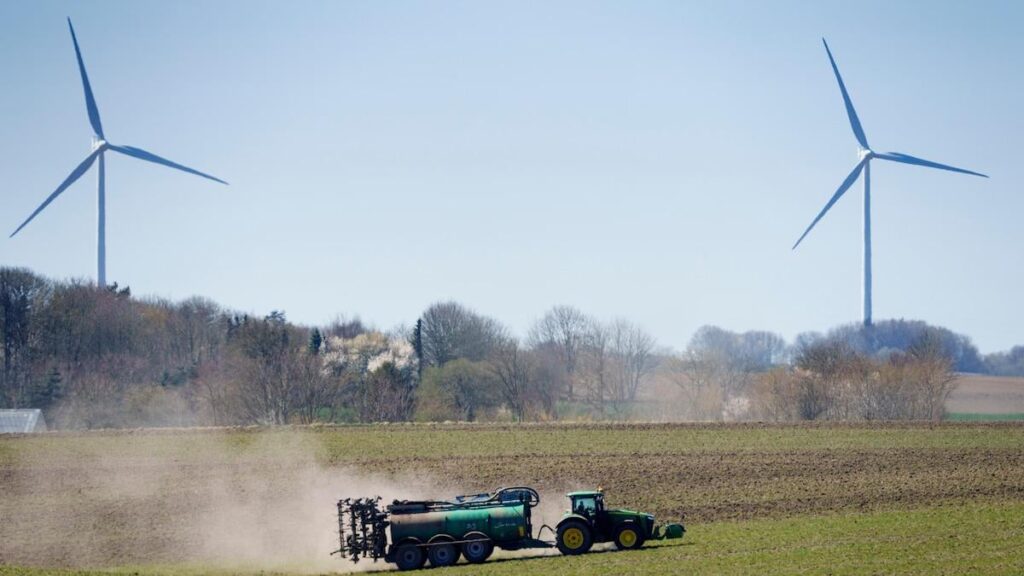 Government will five -double fines to farmers to spread slurry on frozen fields [til 50.000kr.]