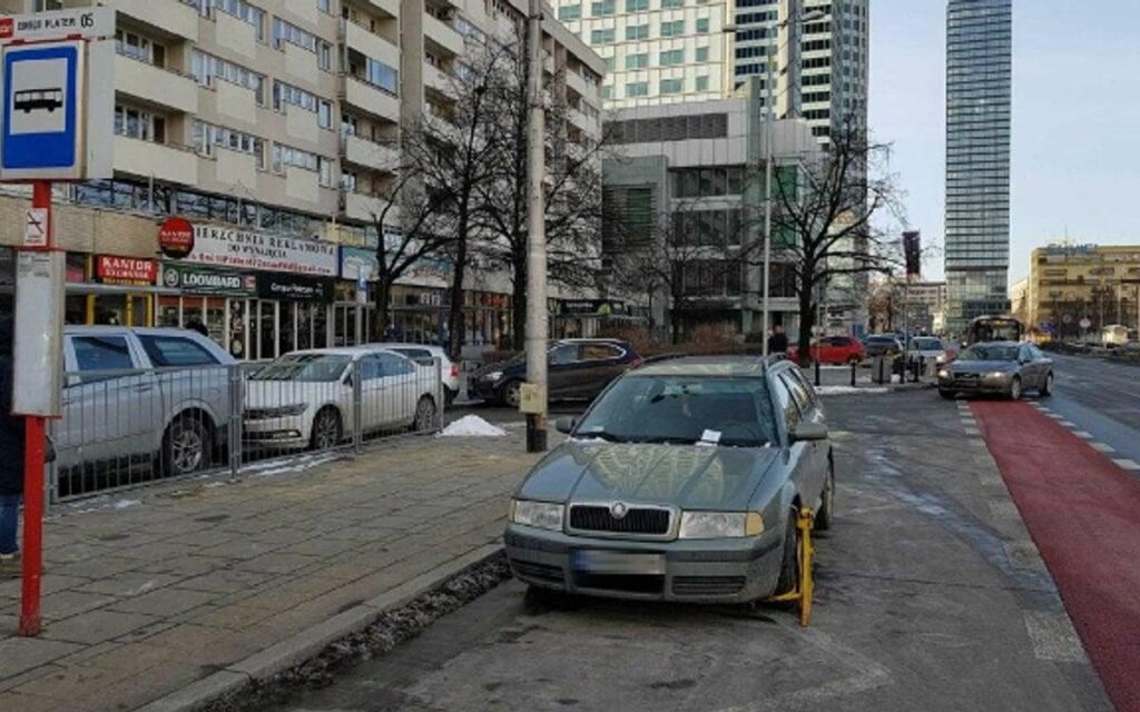 The system has failed. An independent platform for fighting parking pirates conquers Warsaw