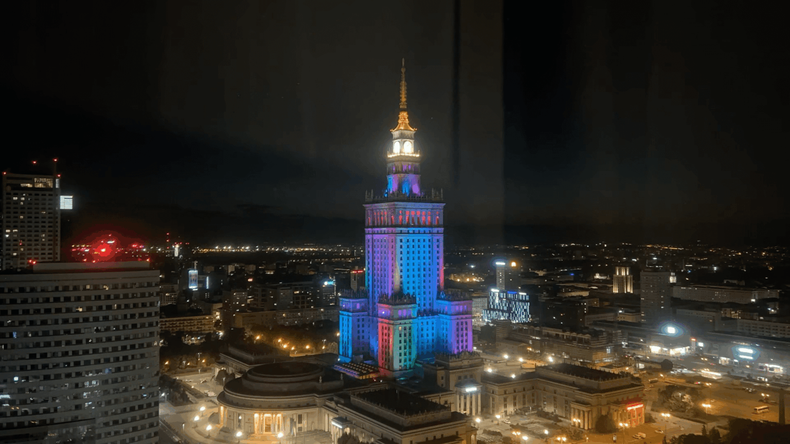 Overnight timelapse of Warsaw's Palac Kultury i Nauki