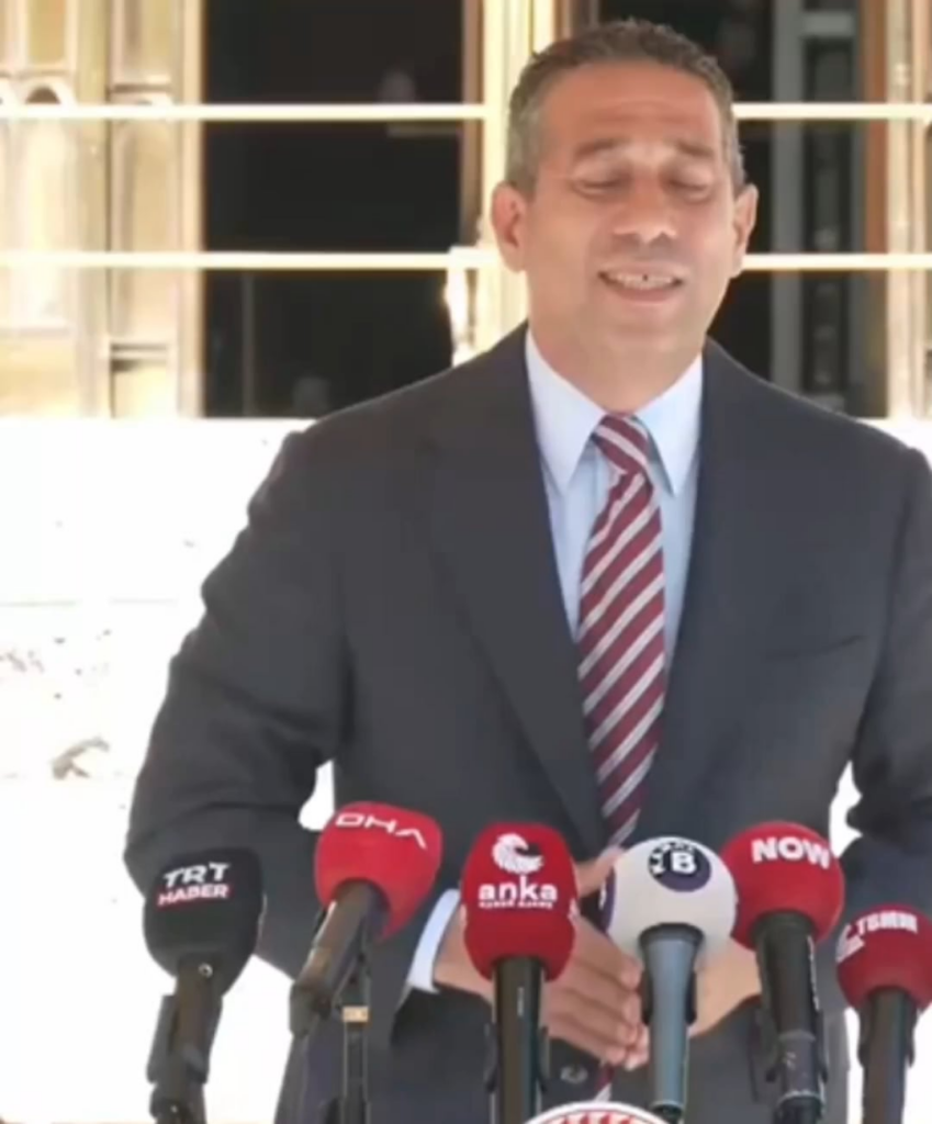 Ali Mahir Basarir: "... The king naked, the king is a liar. The king was stuck. Treasury is full, no money. The king sells bridges, sells roads. So he gives the future of the country under the mortgage ..."