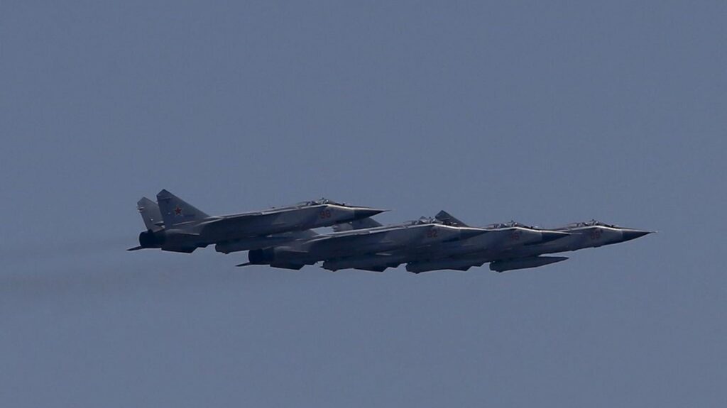 Three Russian combat aircraft flew over Estonia, which denounces an “unprecedented” violation of its airspace Three Russian combat aircraft flew over Estonia, which denounces an "unprecedented" violation of its airspace
