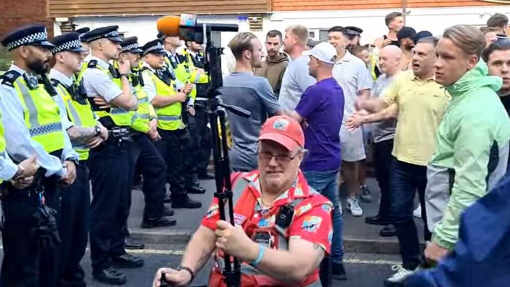 Anti-migrant protester who ‘wanted to protect kids’ is a paedophile