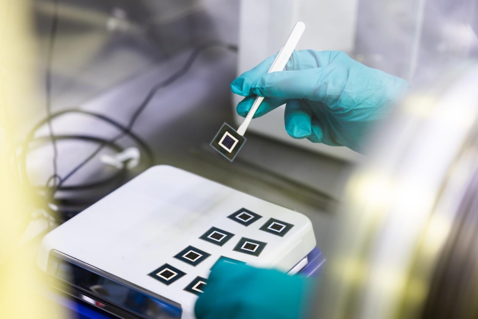 Perovskite-silicon tandem solar passes 33% conversion efficiency in lab [Sept 2025]