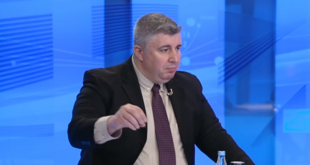 Nurellari: Kurti sells himself as a flag bearer of democracy, latest report shows dramatic decline in Kosovo