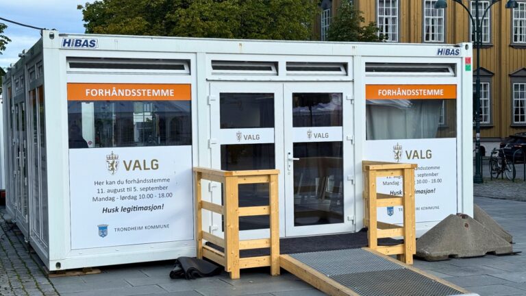 Advance voting booth in Trondheim. Photo: David Nikel.