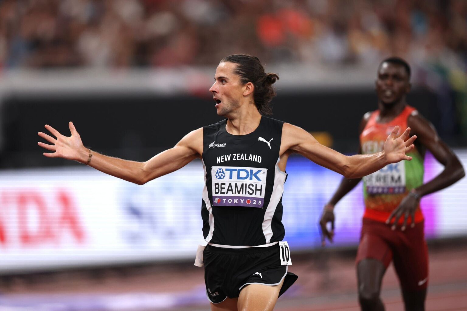 New Zealand's Geordie Beamish stuns field to win 3,000m steeplechase gold