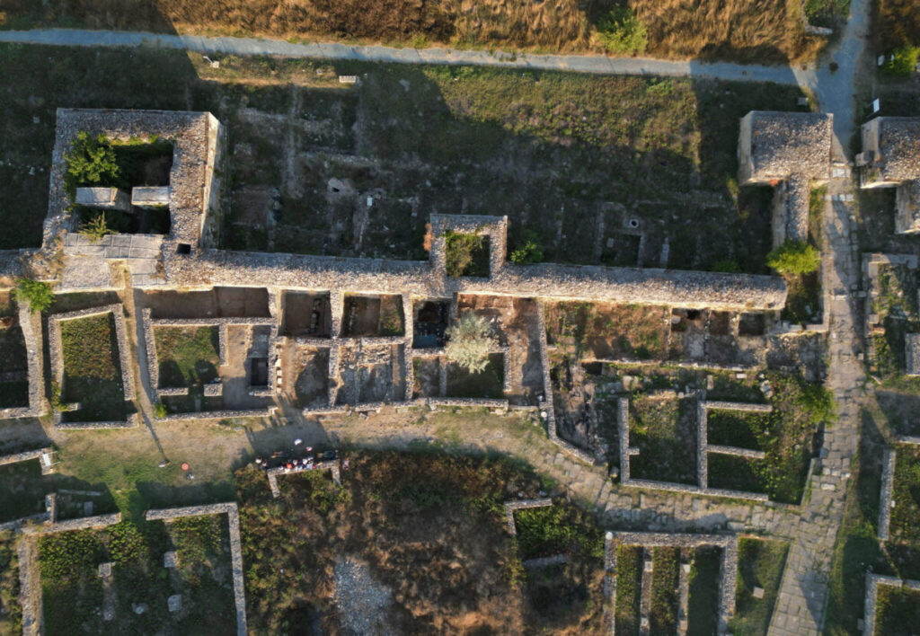 Archaeologists Discover Hidden Roman Hoard in Romania’s Oldest City Archaeologists have uncovered a remarkable Roman treasure, comprising over 40 coins and exquisite jewelry made of precious metals. Credit: Muzeul Național de Istorie a României