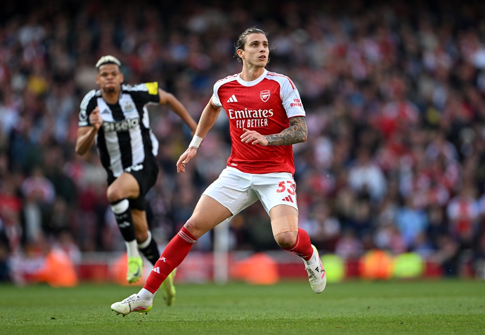 LONDON, ENGLAND: Riccardo Calafiori of Arsenal during the Premier League match between Arsenal FC and Newcastle United FC at Emirates Stadium on May 18, 2025. (Photo by Shaun Botterill/Getty Images)