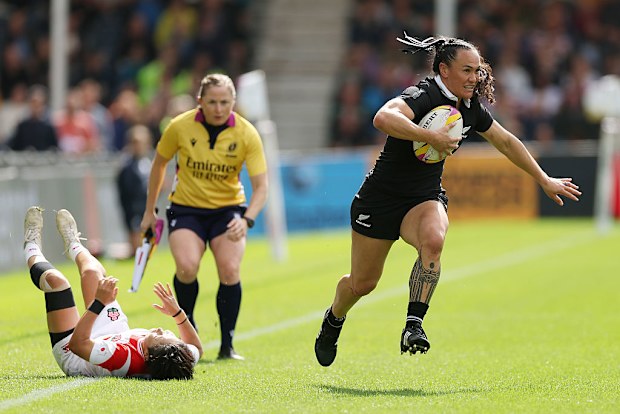 Portia Woodman-Wickliffe of New Zealand runs with the ball before scoring.