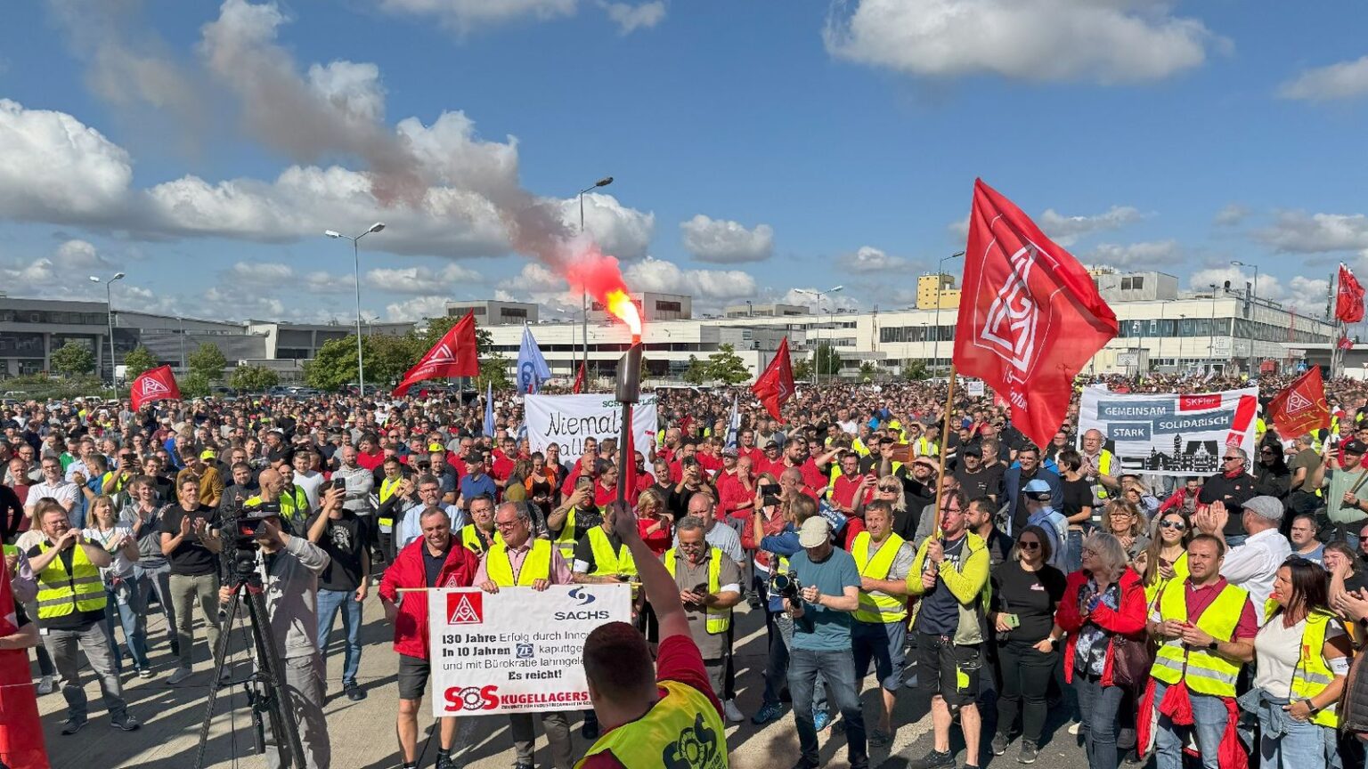 German auto supplier ZF: IG Metall trade union and management plan drastic cuts German auto supplier ZF: IG Metall trade union and management plan drastic cuts