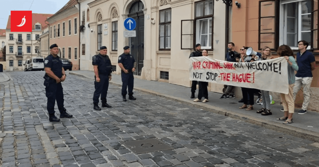 In front of the Government scandilized “pregnancies, the prince, where you hide, the genocidal hand mix” In front of the Government scandilized "pregnancies, the prince, where you hide, the genocidal hand mix"
