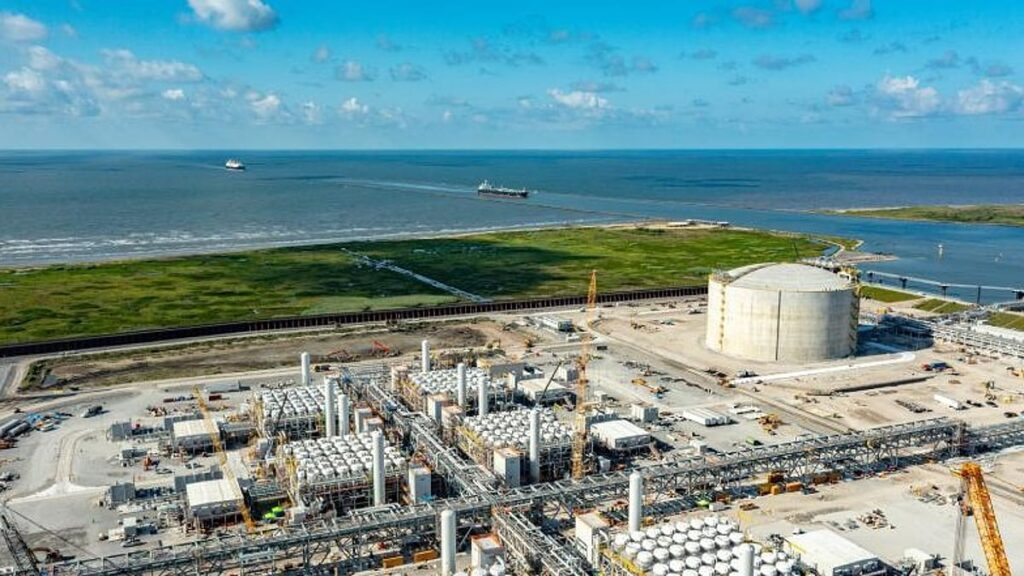 Italy's Edison to replace pipeline gas with LNG for "flexibility"