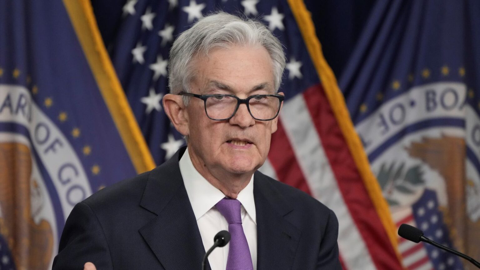 Fed cuts interest rate as US economy weakens