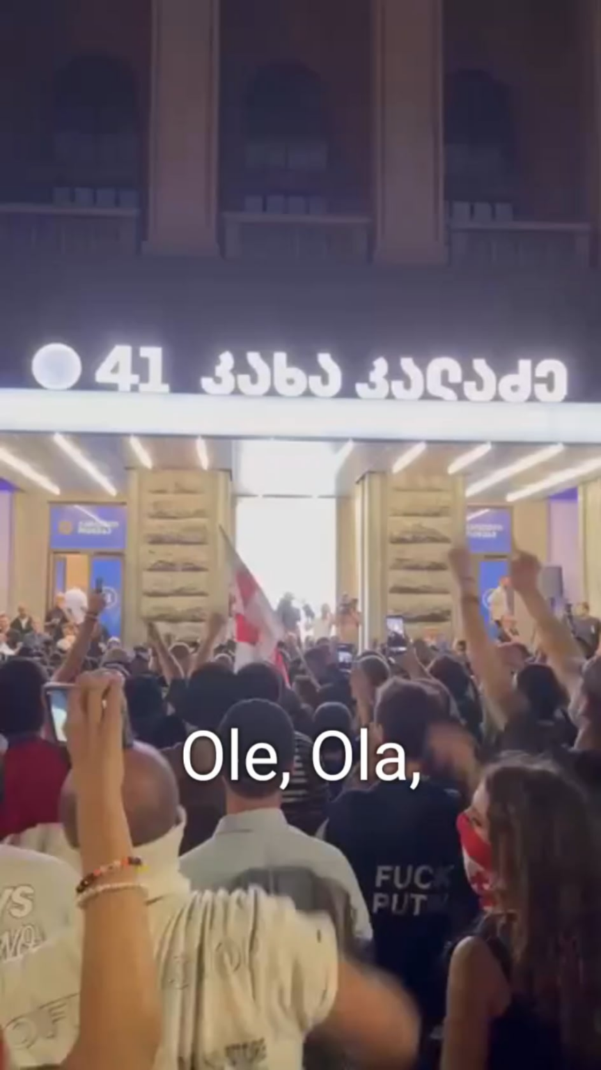 Protest anthem in front of Tbilisi Mayor Kakha Kaladze’s newly opened election headquarters (with sound)