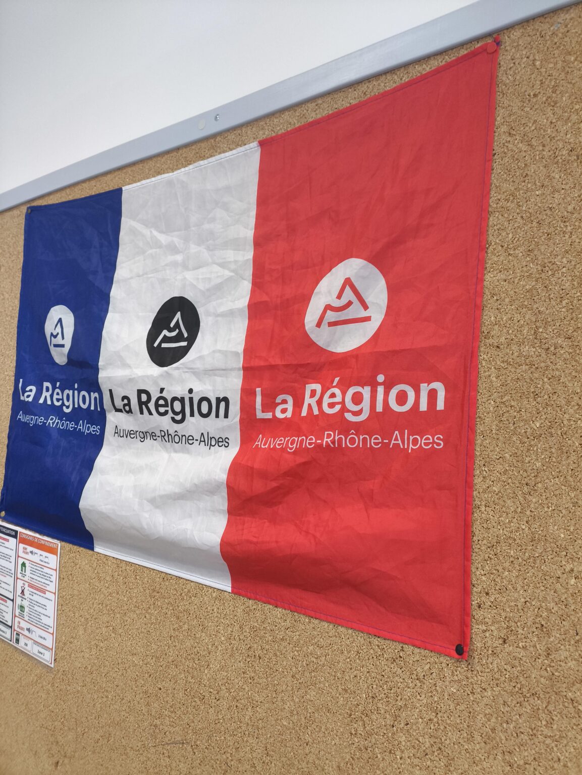 This flag is funded by the Auvergne Rhône Alpes region