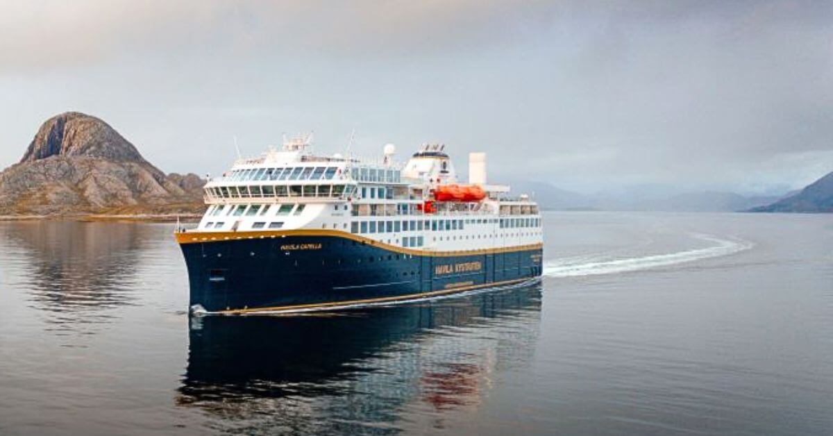 cruise ship