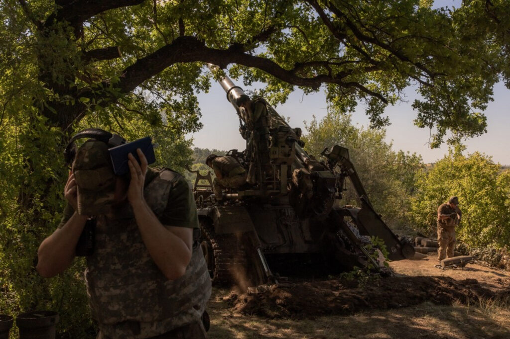 Russia Masses 100,000 Troops Near Pokrovsk as Putin Claims Gains ‘On All Fronts’