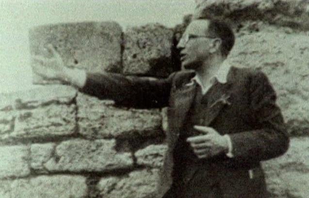 Ioannis Sykoutris: The philologist who translated the "Symposium" and was accused of supporting pedophilia. He committed suicide in his 36 years.