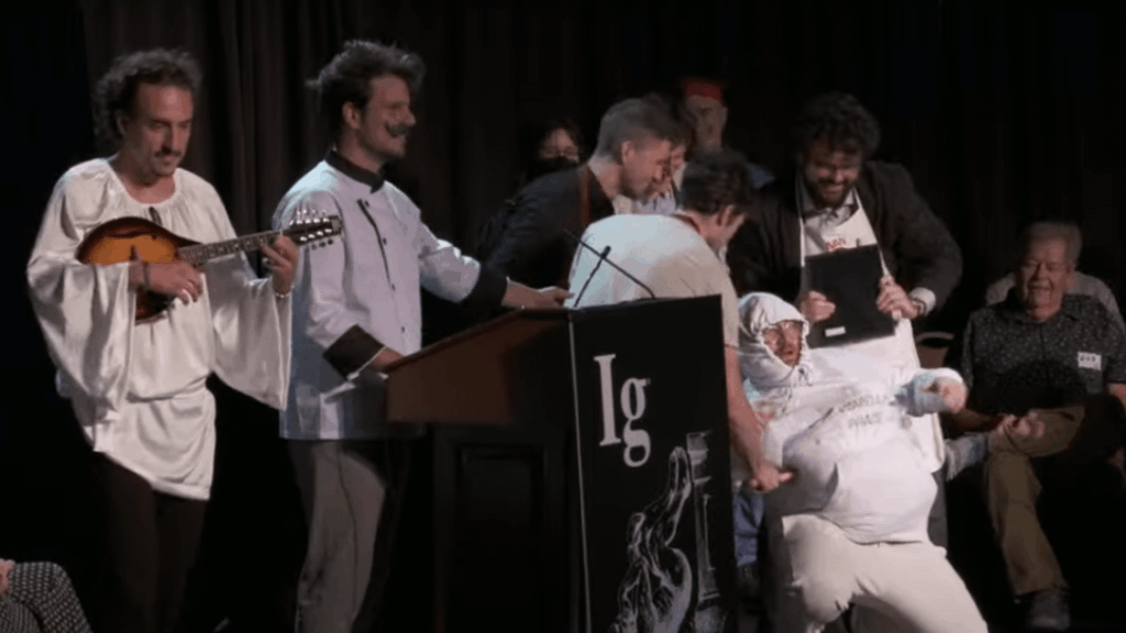 Italians among the 2025 ignobels, with the physics of the cheese and pepper