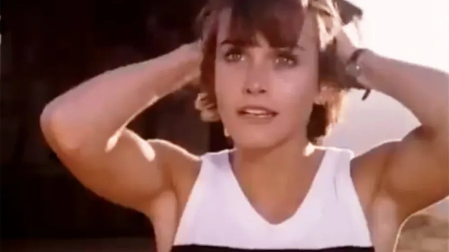 Courtney Cox moves things with her mind in <em>Misfits of Science</em>.