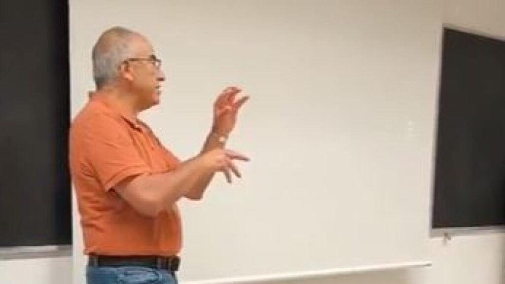 During a lesson blocked by the student collective change course, professor says "I served in the Israeli army. It is the cleanest in the world »: the Turin Polytechnic suspends the course and collaboration