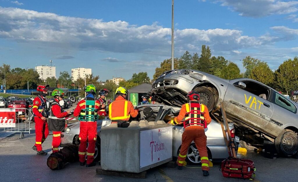 Romanian paramedics team named best in the world Romanian paramedics team named best in the world