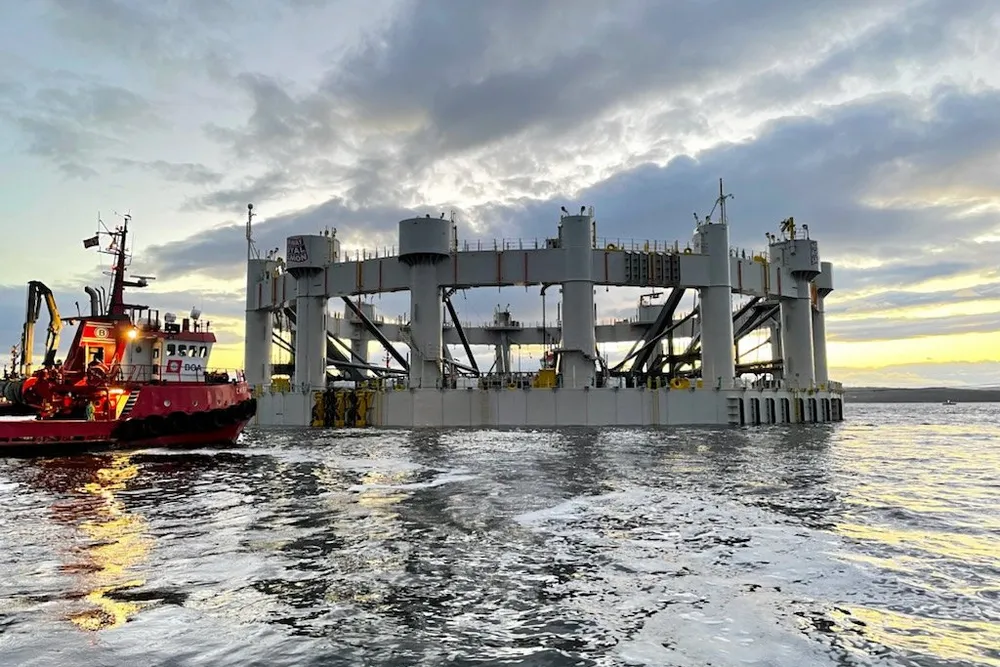 Advocates for offshore aquaculture say such environments offer vast, untapped space, strong water exchange, and reduced pressure on coastal ecosystems.