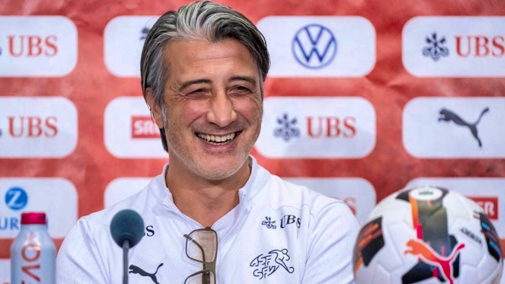 National coach Murat Yakin in a good mood at the press conference ahead of the home game against Slovenia