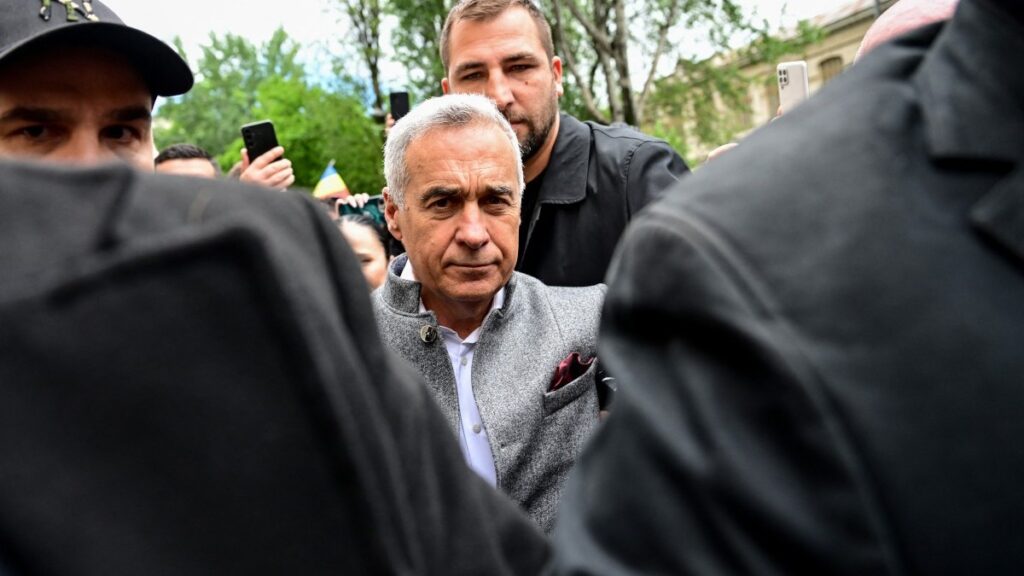 Defeated Presidential Candidate Prosecuted ━ The European Conservative Călin Georgescu (C) arrives at the Prosecutor General's Office sourrounded by his bodyguards in Bucharest, Romania, on May 27, 2025.