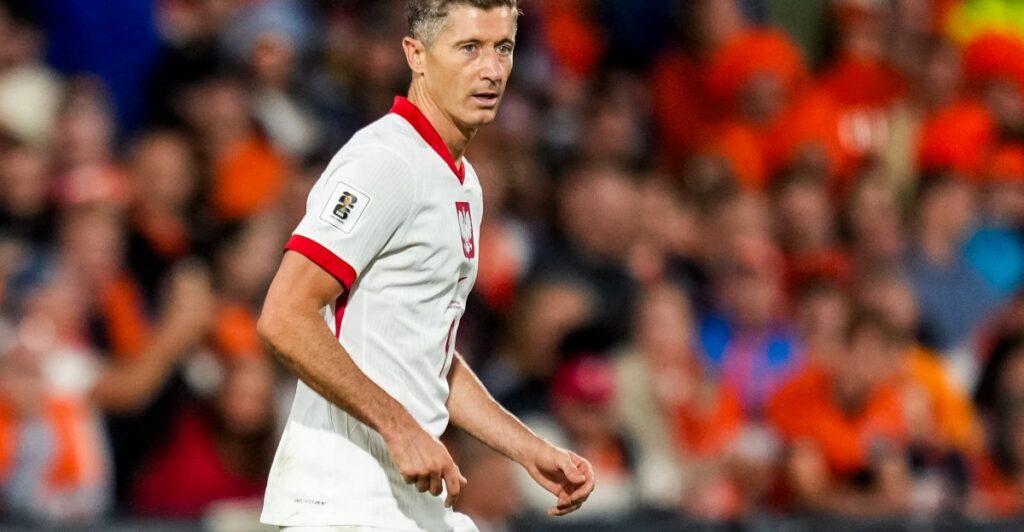 Poland boss defends Robert Lewandowski after Poland draw