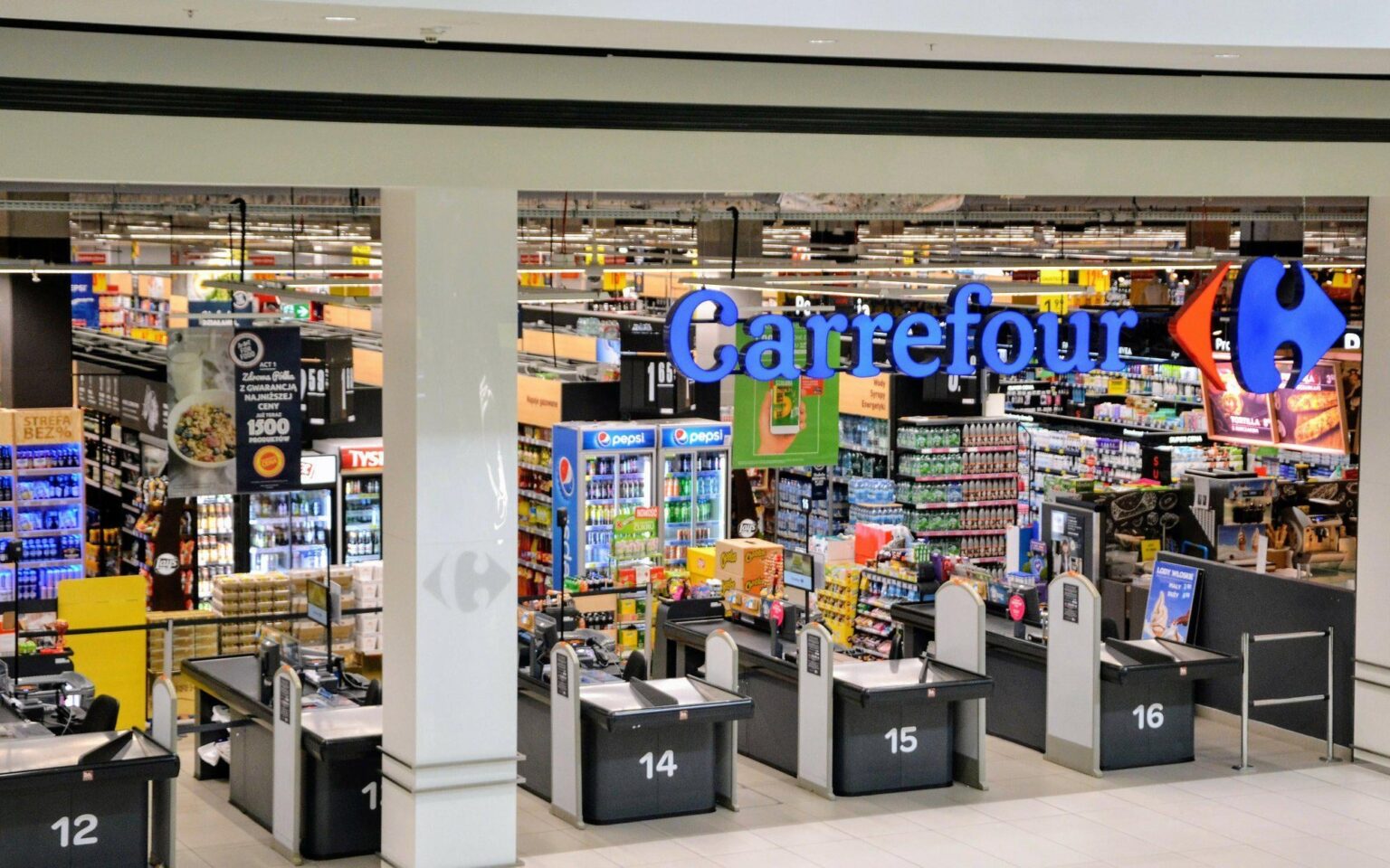 Carrefour may disappear from Poland. The sales process of 800 stores and 40 shopping centers began