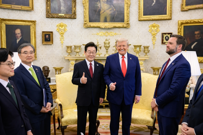 South Korean President Lee Jae Myung (third from left) holds a summit meeting with Donald Trump at the White House on Aug. 25