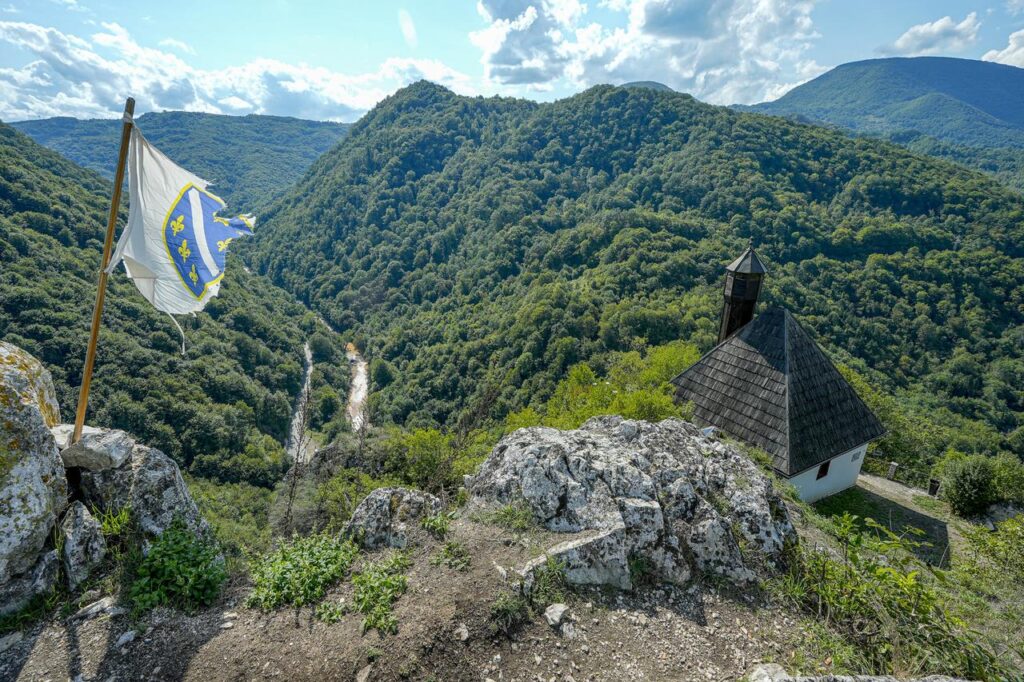 The Bosnian flag waves near Kuslat Mosque overlooking the valley below, Zvornik, Bosnia and Herzegovina, Sept. 21, 2025 (AA Photo)
