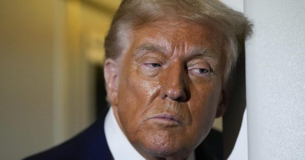 Trump executive order signature against Antifa: "terrorist organization"