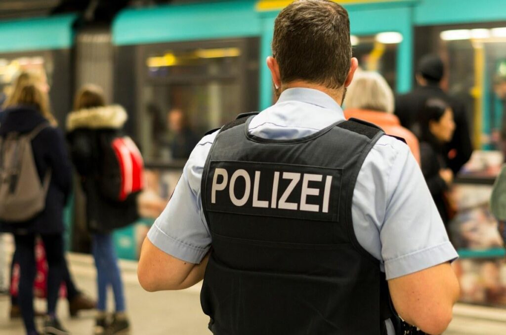 The Iraqi pushed the 16-year-old to the train, he was betrayed by DNA on her shoulder