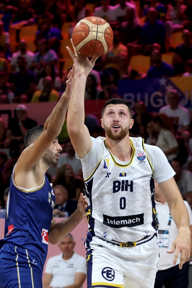 "We have to not let Adetokounmpo run," Nuckic told "Basket News." We need to build a wall to stop him. Of course, there is not only Antetokounmpo in Greece. "We have to check other players," he said. "We shouldn't allow as many three-point shots (14) as against Italy. You have to protect the three-point line while building the wall. This is the point. It is important to prevent Antetokounmpo's greatest strength," he said. Photo =EPA = Yonhap News