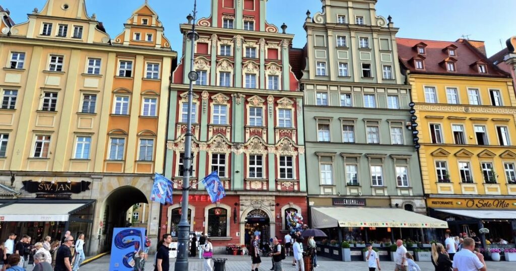 A Polish who shot a Romanian in a mall, believing he was Ukrainian, was charged at Wroclaw