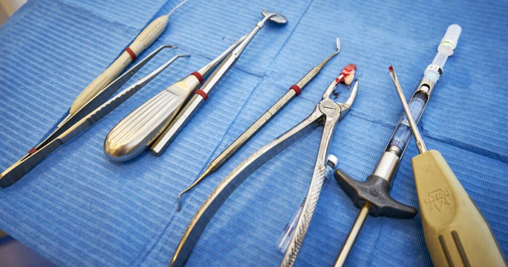 Why have we accepted disease of the teeth as a natural part of adulthood? - Today, adult dentistry is primarily created to repair damage rather than preventing them. It provides much greater earnings, but the focus should instead be to keep citizens healthy and free of dental disease