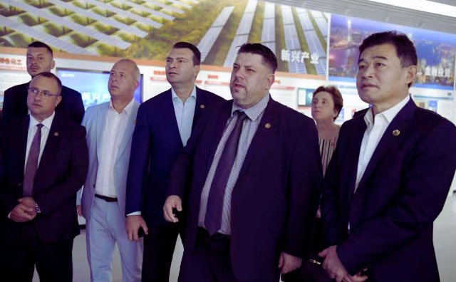 Bulgaria: Bulgarian PM Clarifies Government Has No Role in Socialist Ministers’ Controversial China Visit