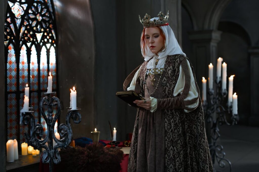 ISABEL I de Castilla by TK Grinart, Photo Vesania