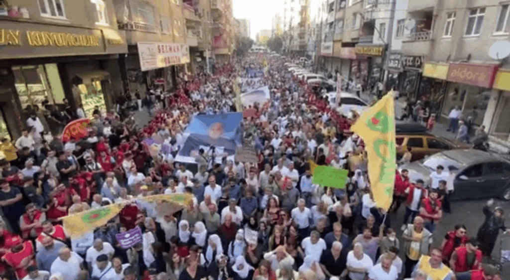 Van Mersin and Diyarbakir Terrorist Öcalan for the right to hope for the right to hope. No news on any news site.