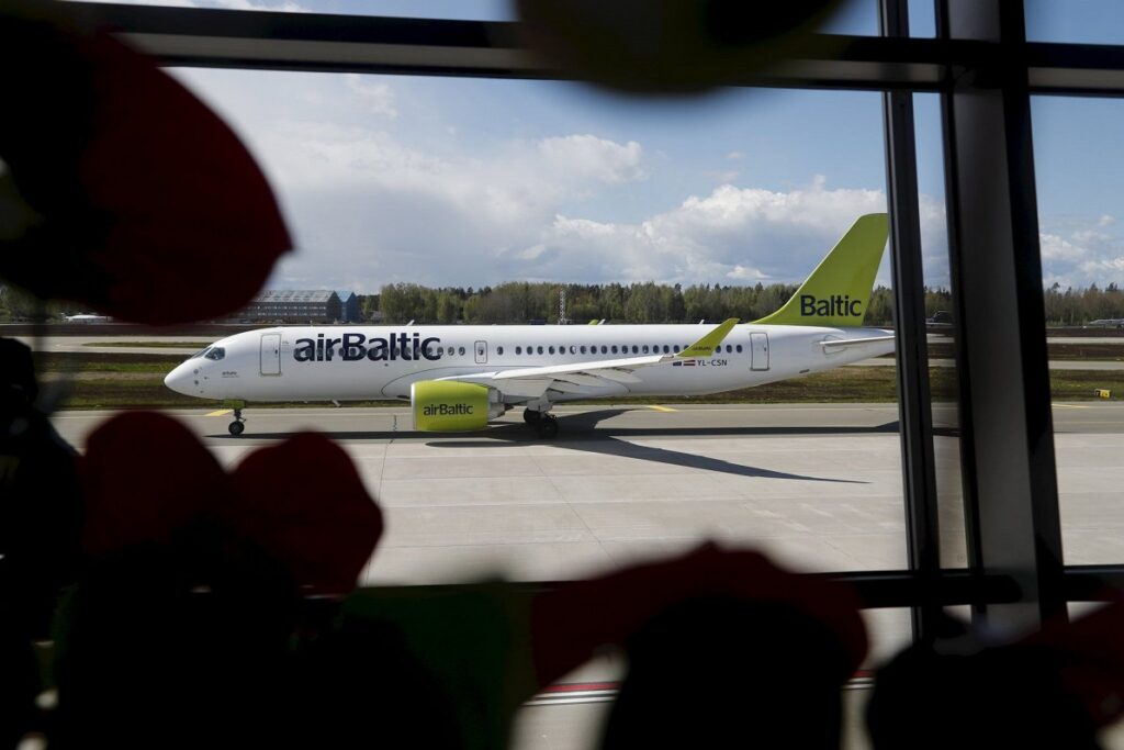 Vilnius plane diverted to Rīga due to unidentified flying object / Article
