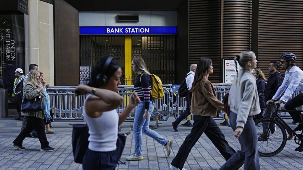Striking Tube workers demand 75 percent discount on all personal rail travel