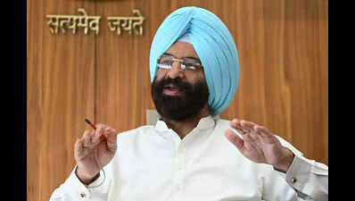 Sirsa directs environment department to study ‘Smog-Eating’ photocatalytic coatings for pollution control